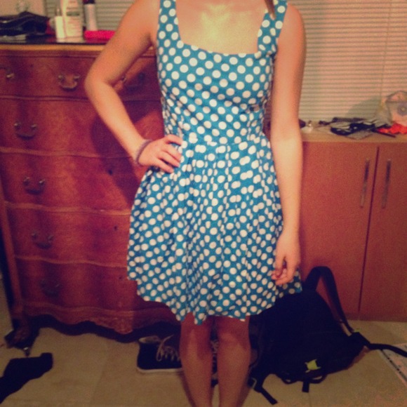 Polka dot dress😊