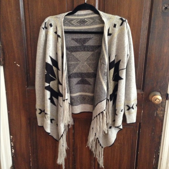 ❤️Bundled❤️Aztec Fringe Sweater