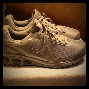 SOLD-Air Max Turbulence
