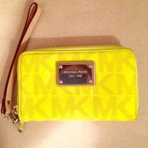 *SOLD* Authentic MichaelKors Wristlet/iPhone Case
