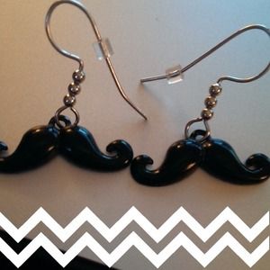 Mustache earrings !