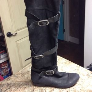 Black leather Nicole boots