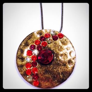 Gorgeous Necklace and Stud Earring Set!!