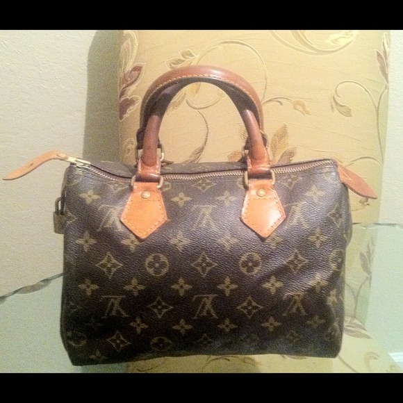 💯%AUTHENTIC Louis Vuitton  speedy 25