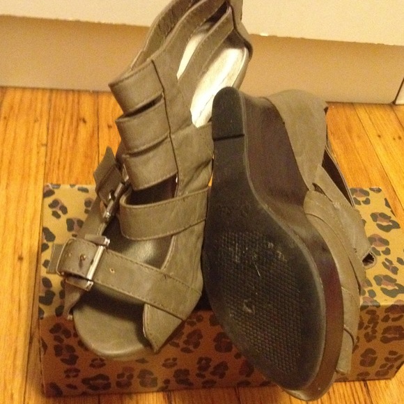 Wedge - Picture 2 of 2