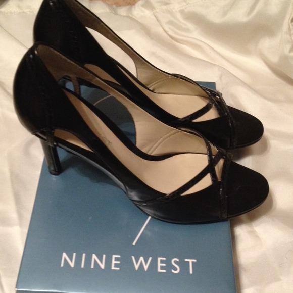 💥Nine West peep toe pumps! 💥