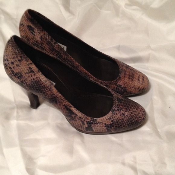 💥Snakeskin Platform pumps💥