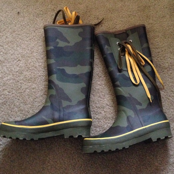 J crew Camo rain boots