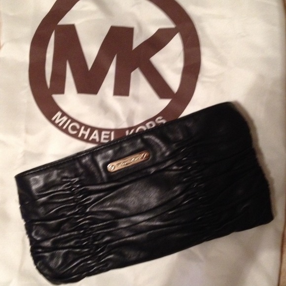💥Authentic Michael Kors clutch💥