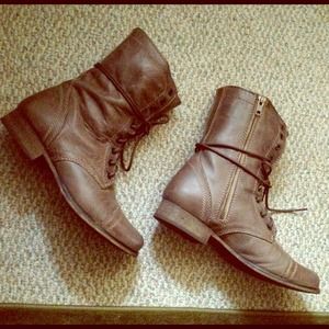 STEVE MADDEN TROOPA BOOT