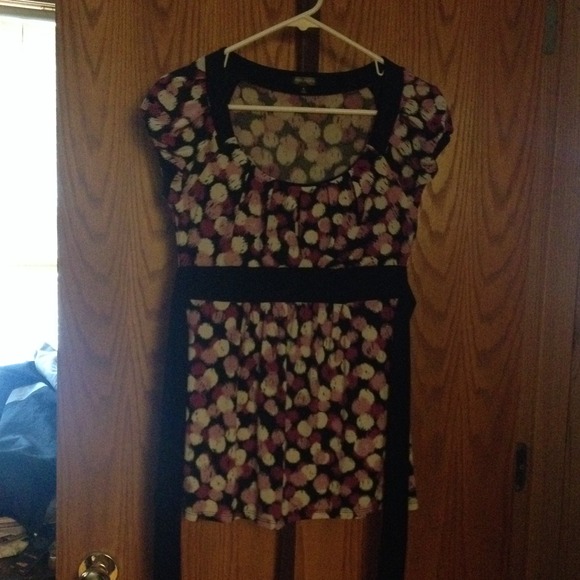 Maurices shirt size small. Super cute!