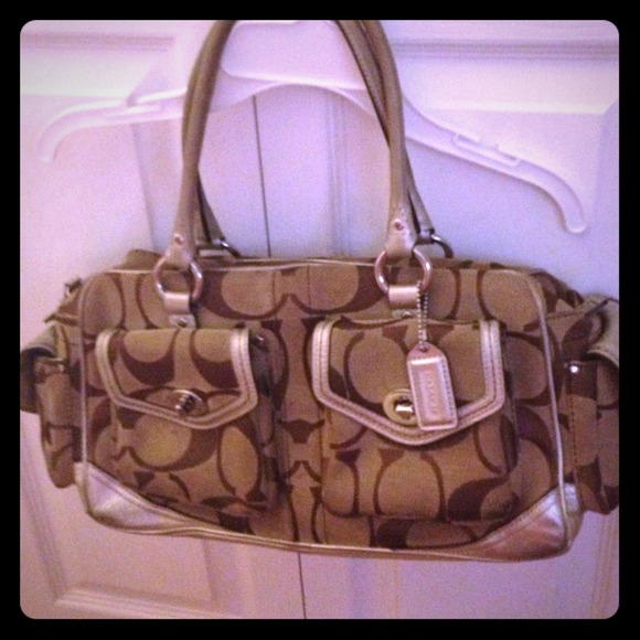 COACH HANDBAG