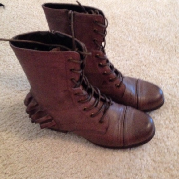 Combat boots