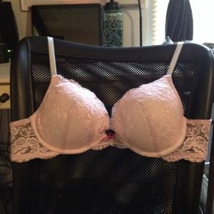 Light pink vs bra