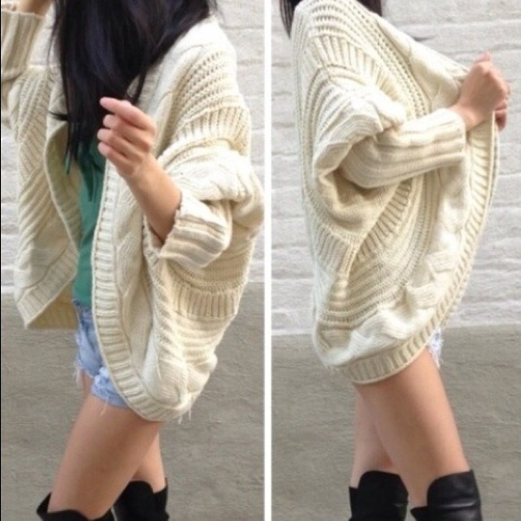 Sweaters - Cream/beige knit oversize cardigan