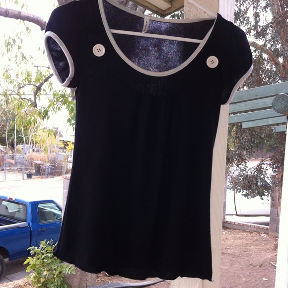 Black mod style top with white buttons~~so cute!!