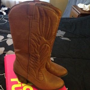❤️new light brown cowboy boots size 9 SOLD!