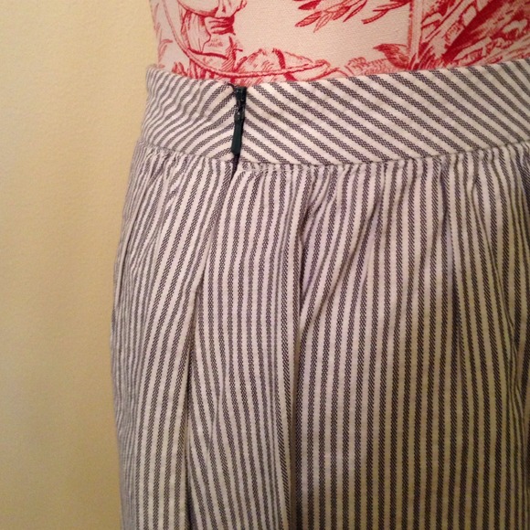 BUNDLED. Seersucker UO Skirt - Picture 2 of 3