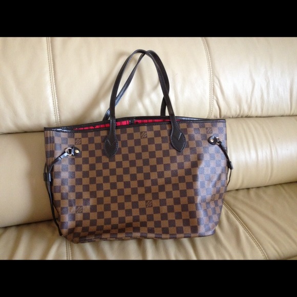 Not Authentic LV never full MM!! Never used!