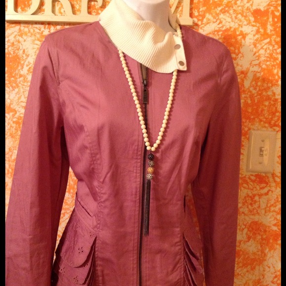 🎀🎀 SPRING 🎀🎀🎀Lilac eyelet  jacket/blazer.