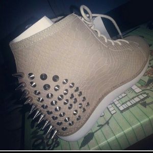 Edea Spike Wedge