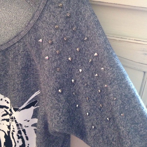 Express sweater with silver spikes. - Picture 2 of 4
