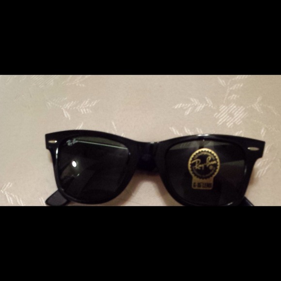 (SOLD) to ahhbee Authentic Ray Bans