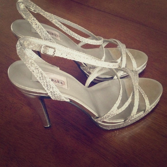 Silver sparkly shoes size 10 worn once gorgeous!!