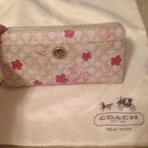 Coach Peyton zipper wallet