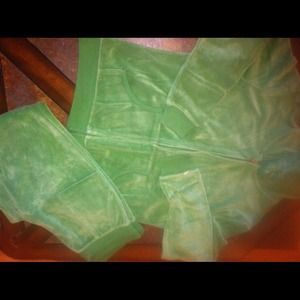 🚫TRADED🚫Green Velour Sweatsuit