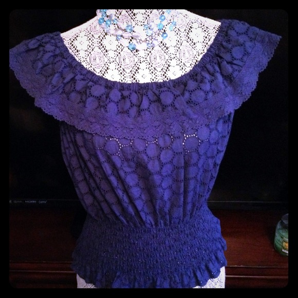 Blue eyelet top by MODA INTERNATIONAL size small💖