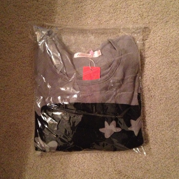 🚫SOLD🚫⬇REDUCED⬇Oversized Skull Sweater🎀 - Picture 3 of 3