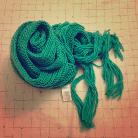 😱SALE Green cozy long scarf
