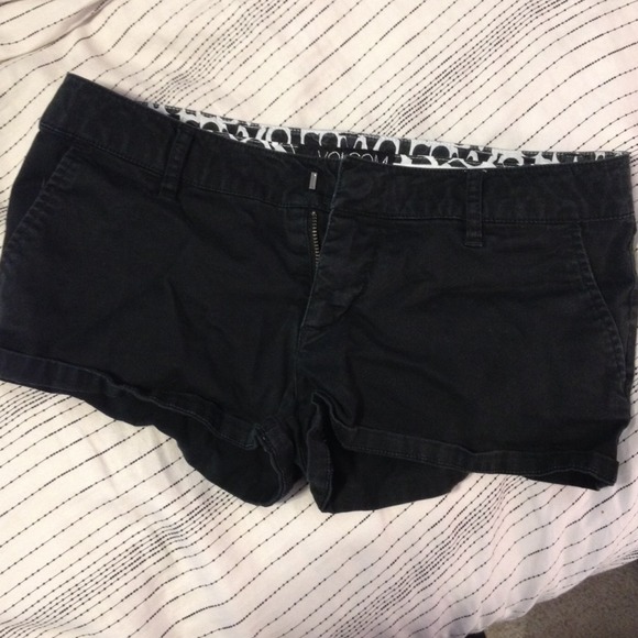 Volcom shorts - Picture 2 of 3