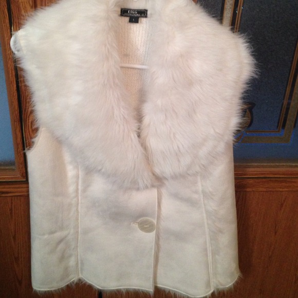 Beautiful white vest✨