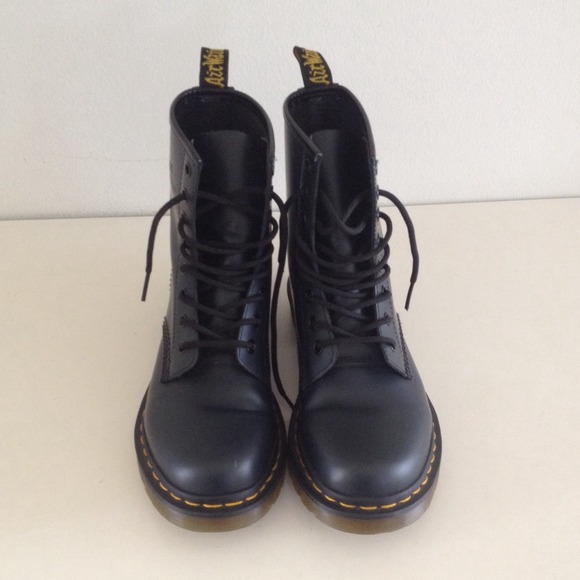 💕SOLD TO A FRIEND💕NAVY BLUE DR MARTENS