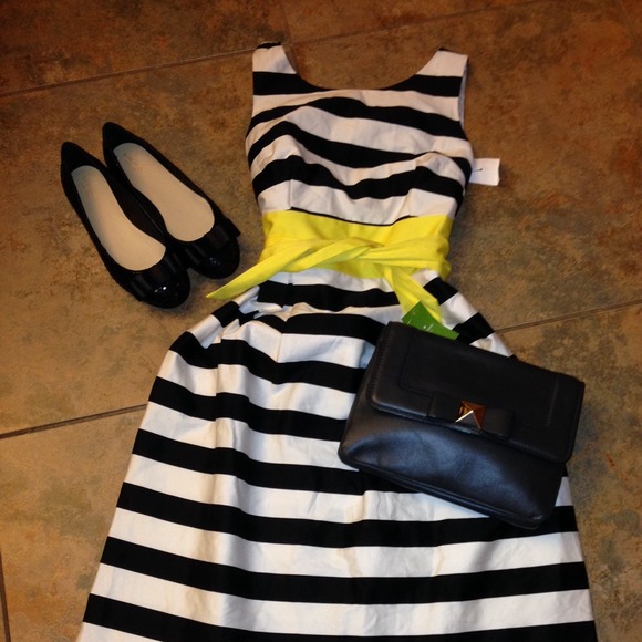 AB Studio Dresses & Skirts - HP 11/25 Black and white Dress