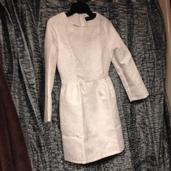 ❗️❗️SOLD❗️❗️Boutique white brocade dress