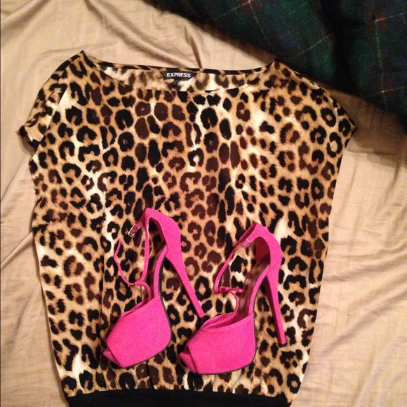 ON HOLD - bundle for @ddke Leopard top and heels