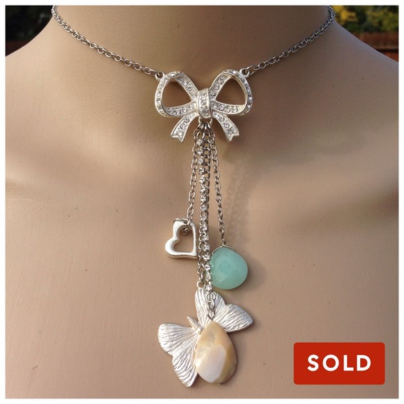 🆓👠BOGO FREE BUNDLE bow necklace..🎀🎀