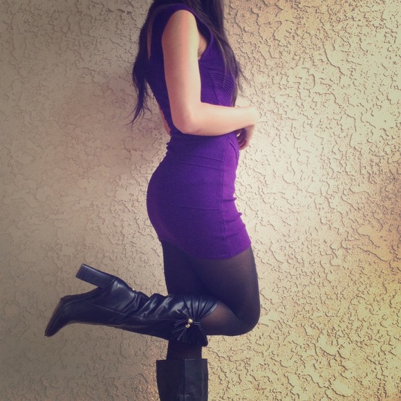 Fitted purple dress. Unavailable for now