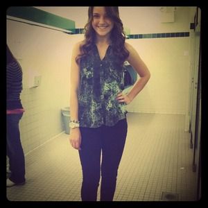 Silk hunter green cutoff dressy tank. Adorable