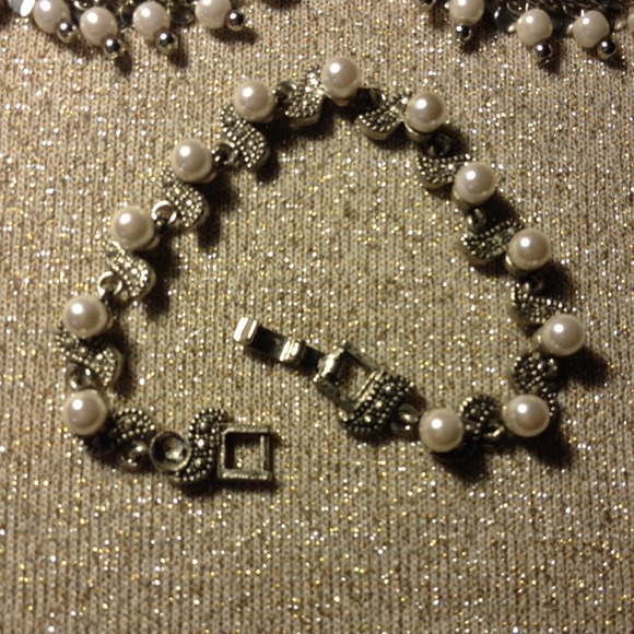 Silver and pearl jewelry bundle! - Picture 2 of 3