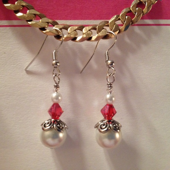 Glass beaded earrings by Dawn - Picture 1 of 1