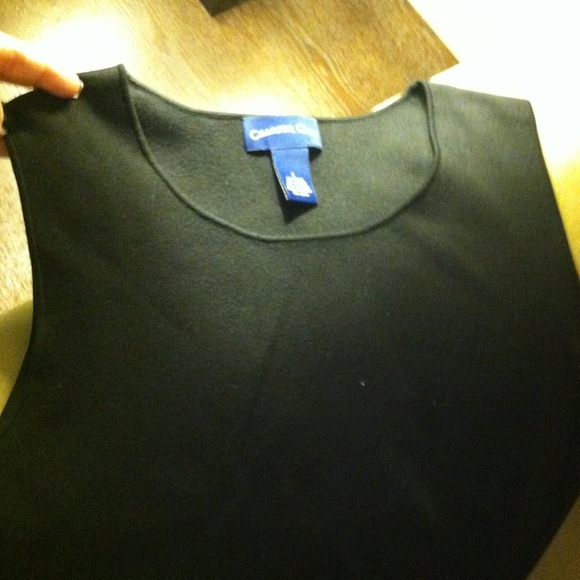Sleeveless sweater. 55% silk, 25% nylon, and 20%