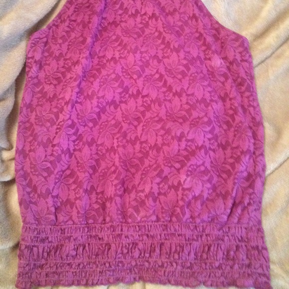 💢💢Sold in bundle 💢💢Lavender lace top. - Picture 2 of 2