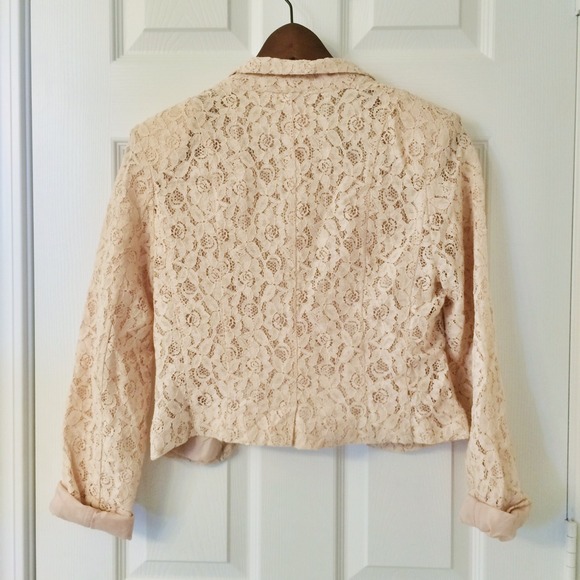 🎀sold in bundle🎀Floral Lace Blazer 🌸 - Picture 3 of 4