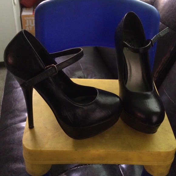 Shoes - Gorgeous black pumps