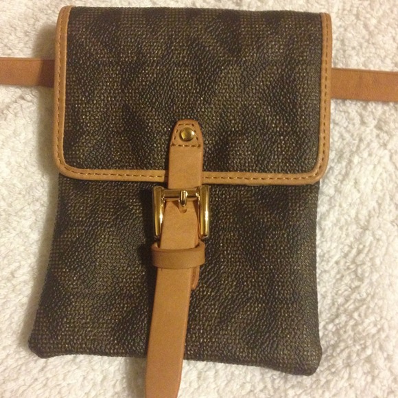 little Michael Kors Pouch - Picture 2 of 4