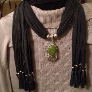 Pendant scarf